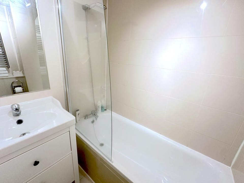 Bathroom, Bath