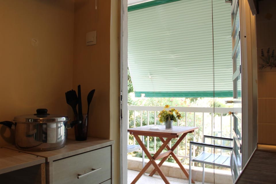 Balcony/Terrace, Kitchen or kitchenette, Inner courtyard view