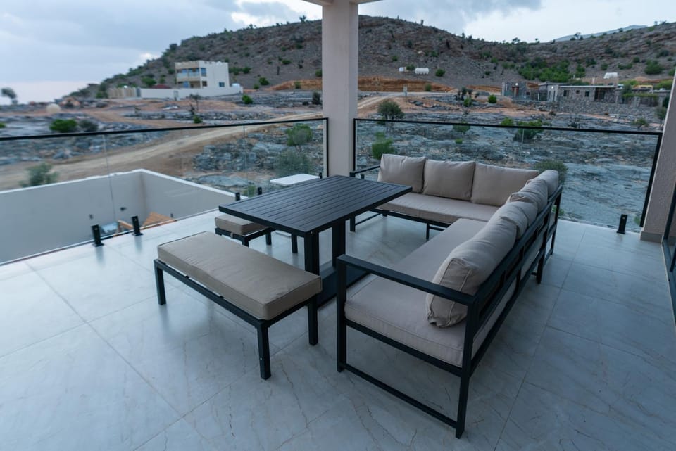 Natural landscape, View (from property/room), Balcony/Terrace, Seating area, Mountain view