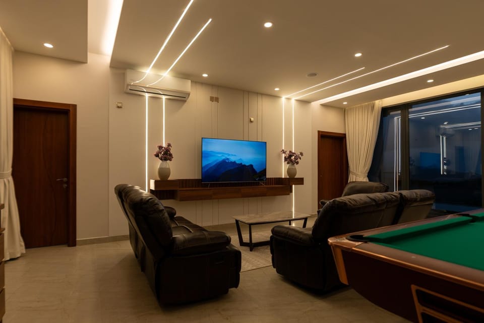 Billiard, Game Room, TV and multimedia, View (from property/room), Living room, Seating area, Garden view, Mountain view, Pool view