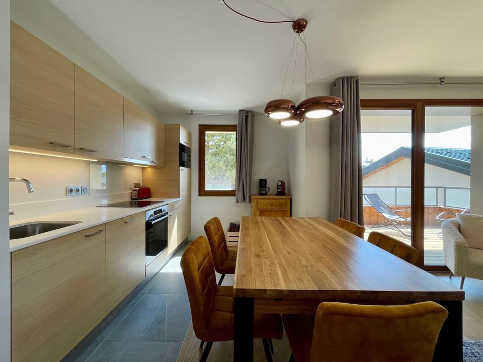 Kitchen or kitchenette, Dining area, dishwasher, oven, stove