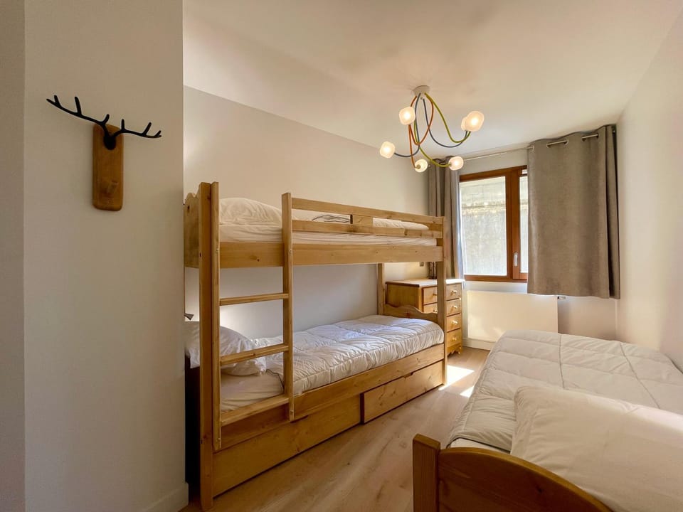 Bed, Photo of the whole room, Bedroom, bunk bed