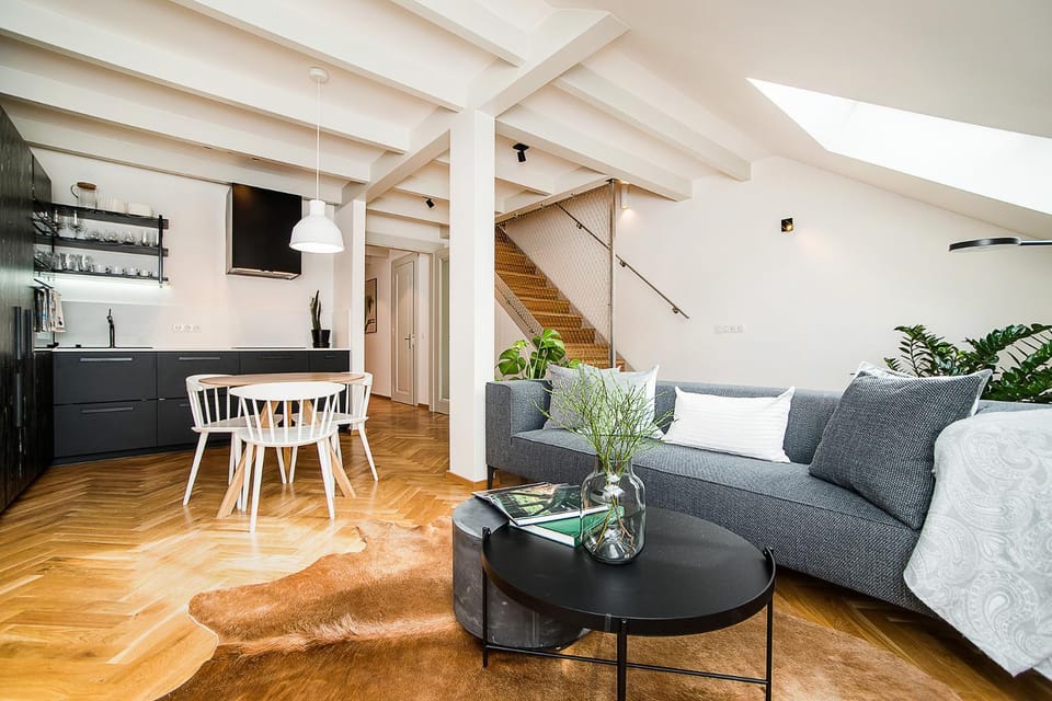 TV and multimedia, Kitchen or kitchenette, Living room, Seating area, Dining area
