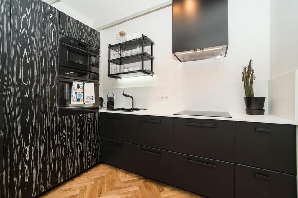 Kitchen or kitchenette, oven, pet friendly, stove