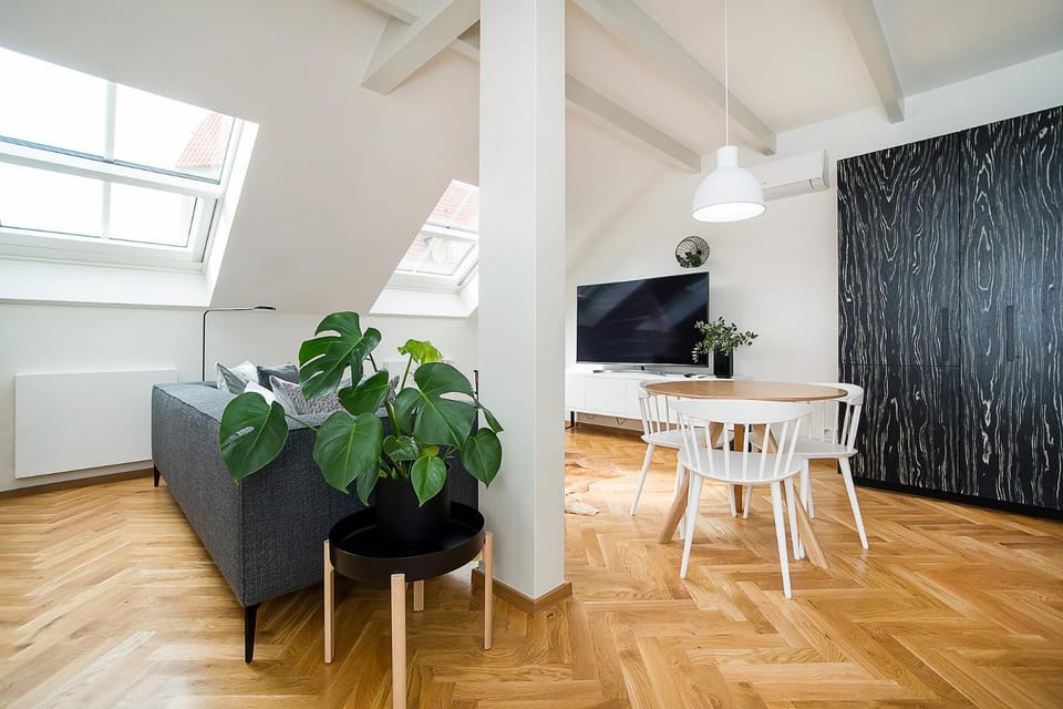 TV and multimedia, Living room, Seating area, Dining area
