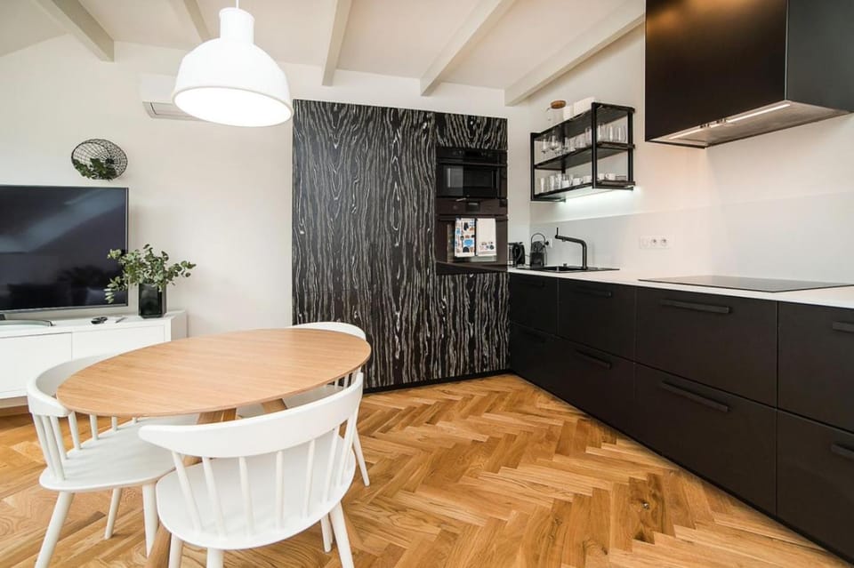 TV and multimedia, Kitchen or kitchenette, Dining area, oven, pet friendly, stove