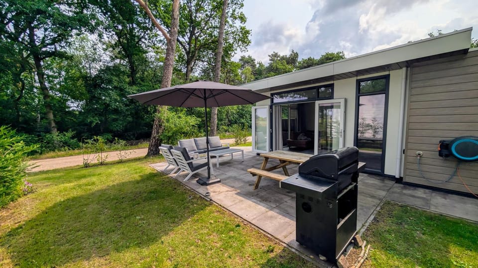 Property building, Day, BBQ facilities, Garden, Seating area, Dining area, Evening entertainment, Garden view, sunbed