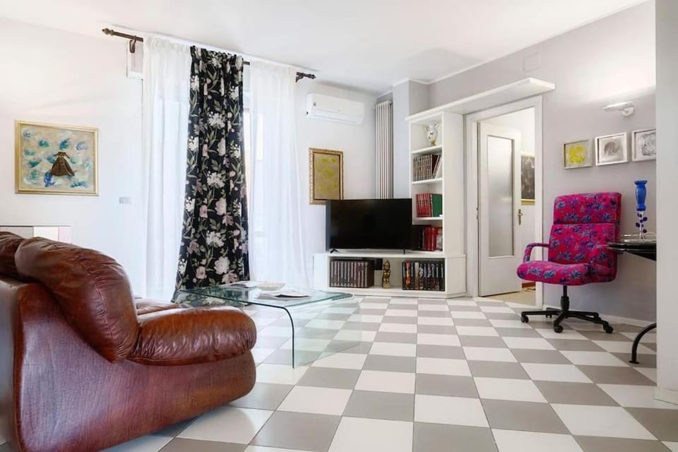 TV and multimedia, Seating area