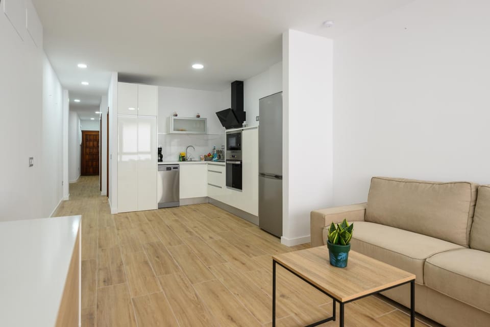 Kitchen or kitchenette, Living room, Seating area, dishwasher, microwave, minibar, oven, stove