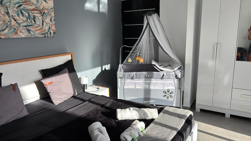Bed, Bedroom, cot