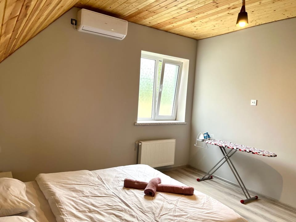 Bed, Photo of the whole room, Bedroom, flat iron, towels, air conditioner
