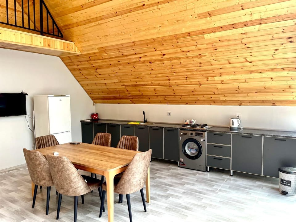 TV and multimedia, Kitchen or kitchenette, Living room, Seating area, Dining area