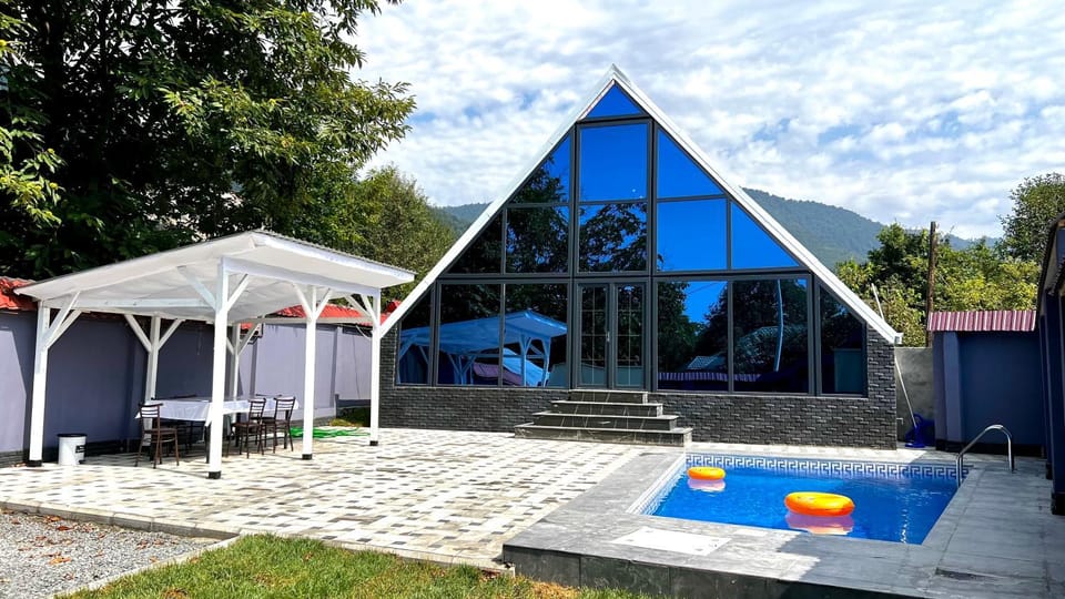 Property building, Day, Garden, Garden view, Pool view, Swimming pool