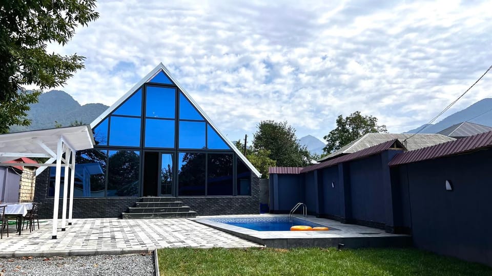 Property building, Day, Garden, Garden view, Pool view, Swimming pool