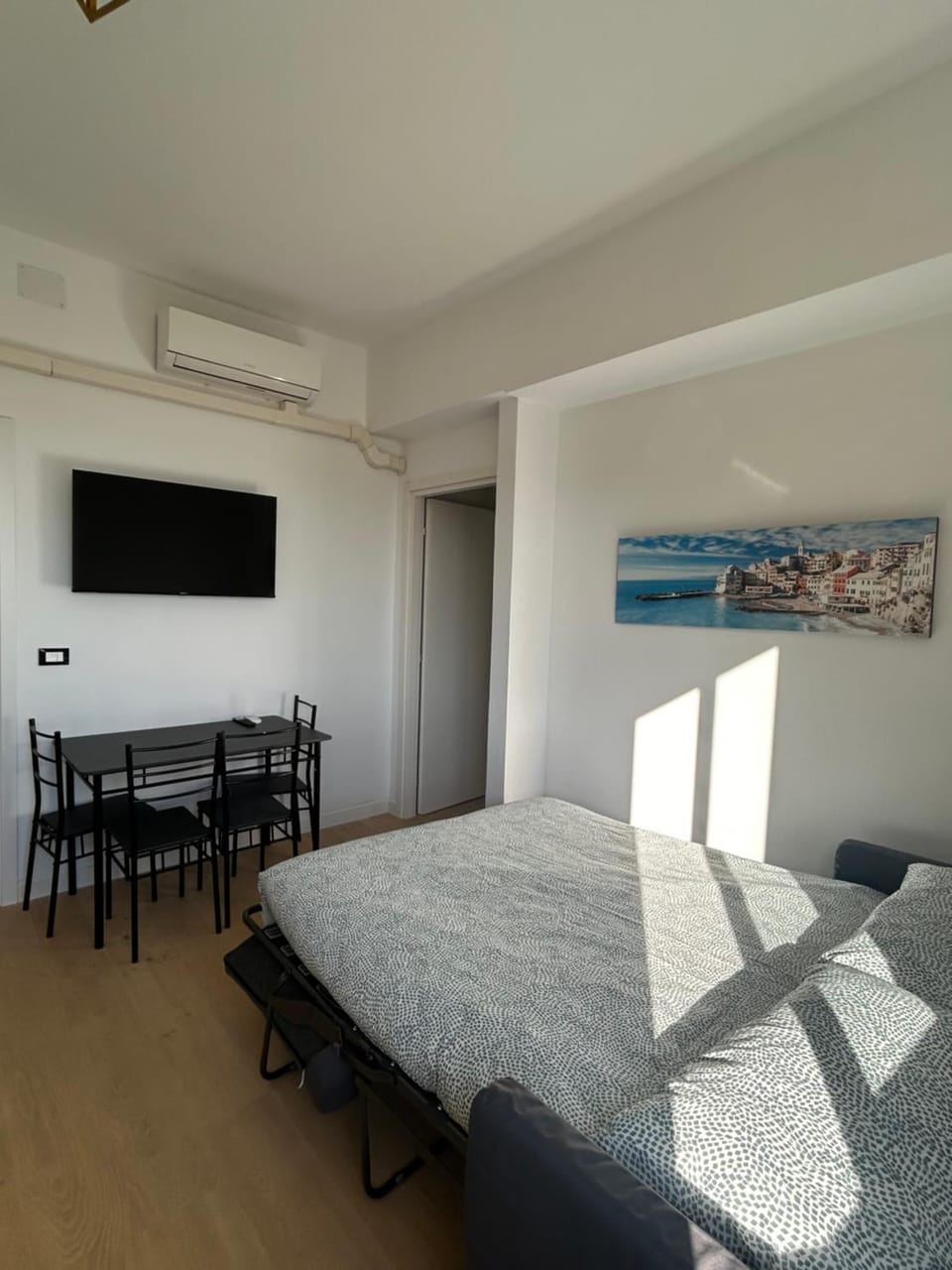 Communal lounge/ TV room, Photo of the whole room, Dining area, air conditioner