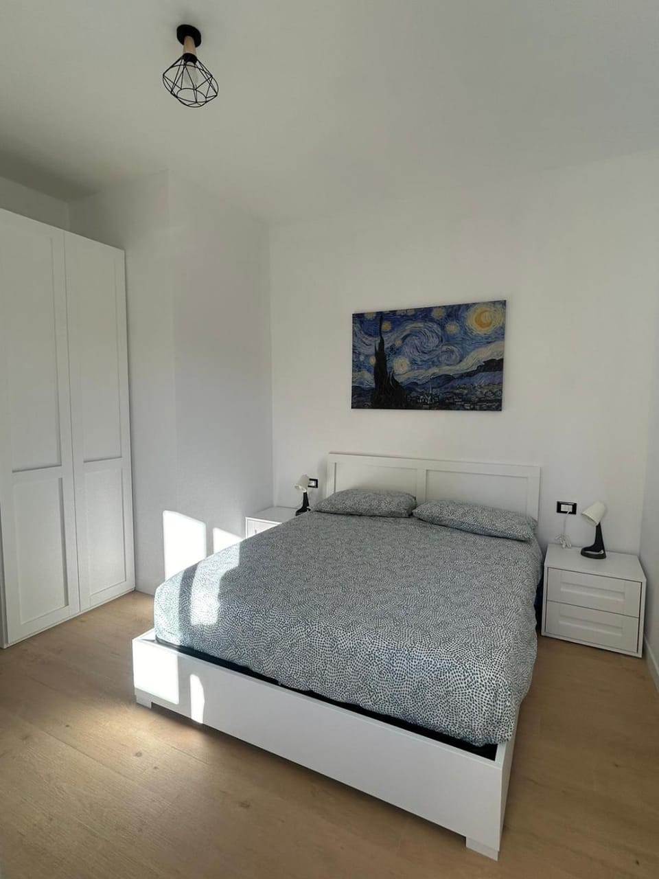 Bed, TV and multimedia, Bedroom, wardrobe