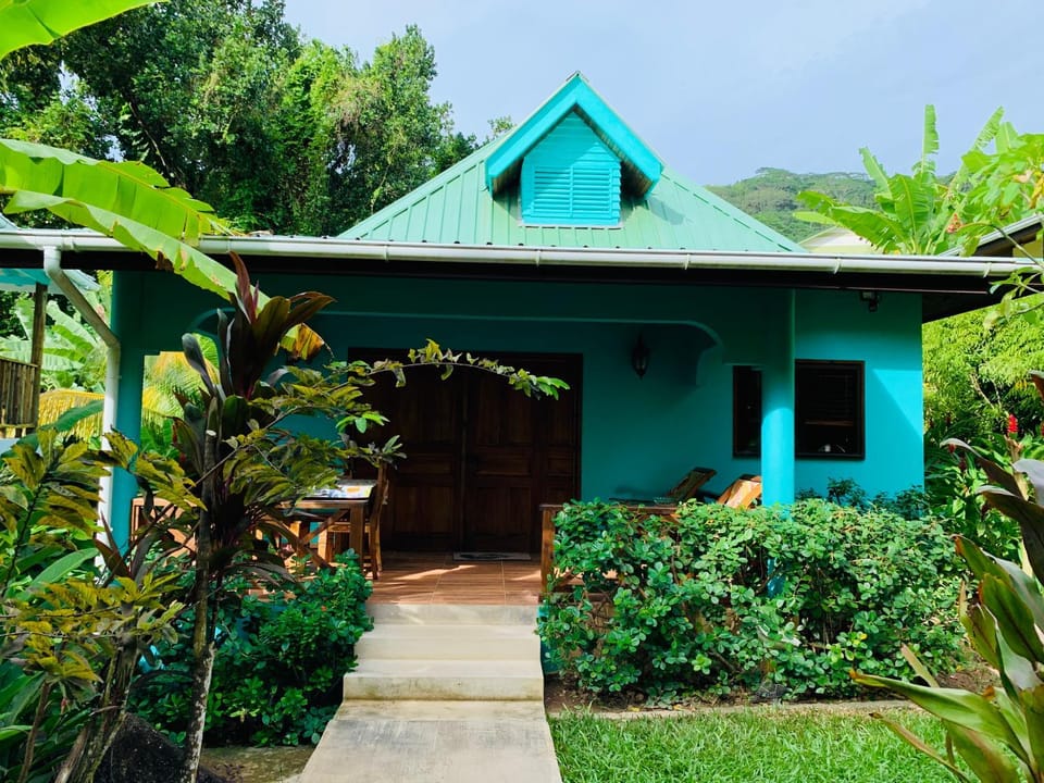 Property building, Facade/entrance, Garden