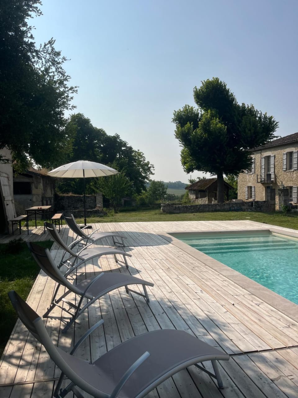 Property building, Day, Balcony/Terrace, Pool view, Swimming pool, sunbed