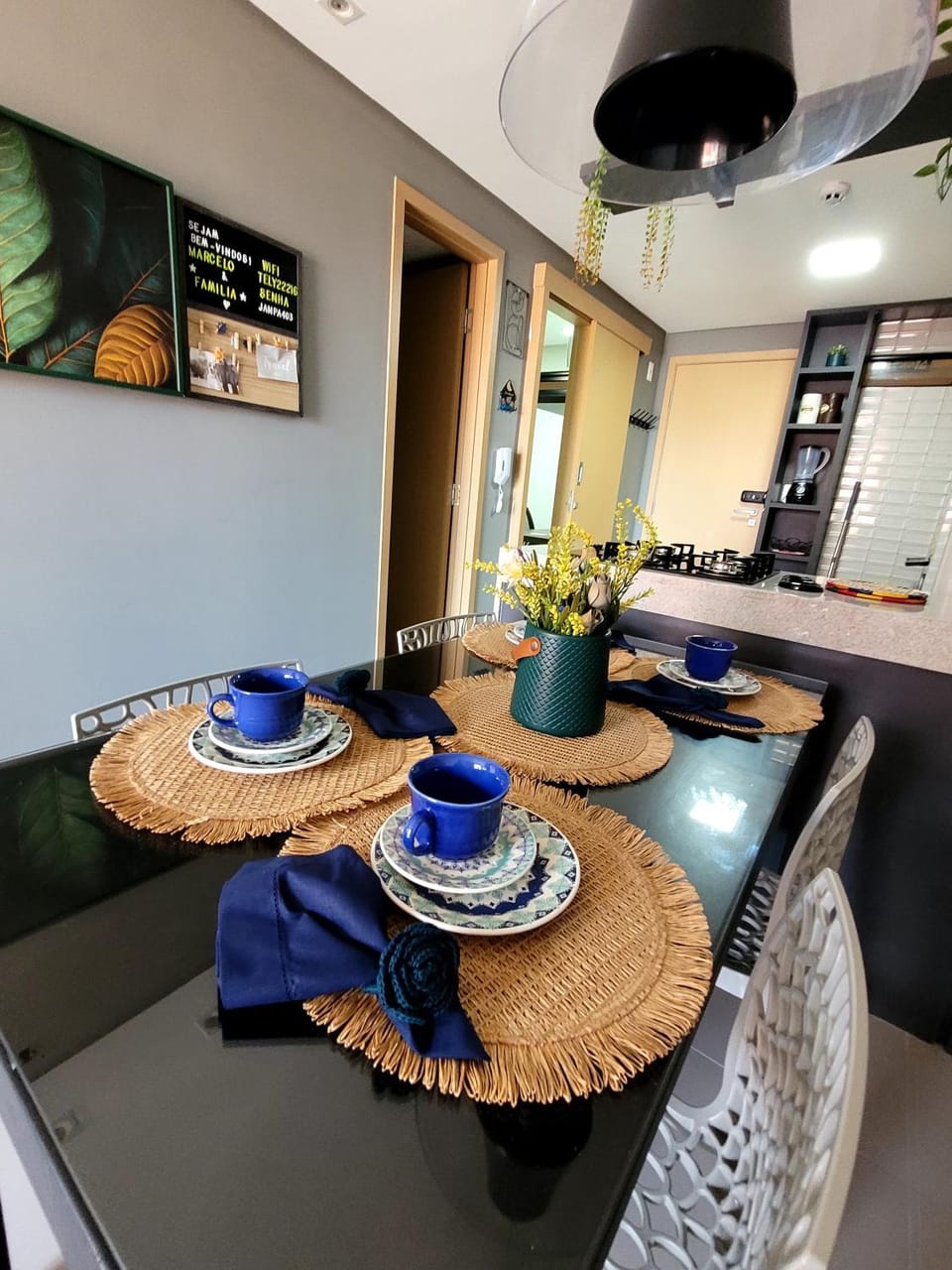 Coffee/tea facilities, Kitchen or kitchenette, Dining area
