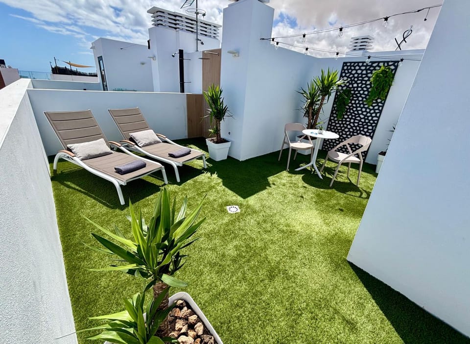 Balcony/Terrace, sunbed