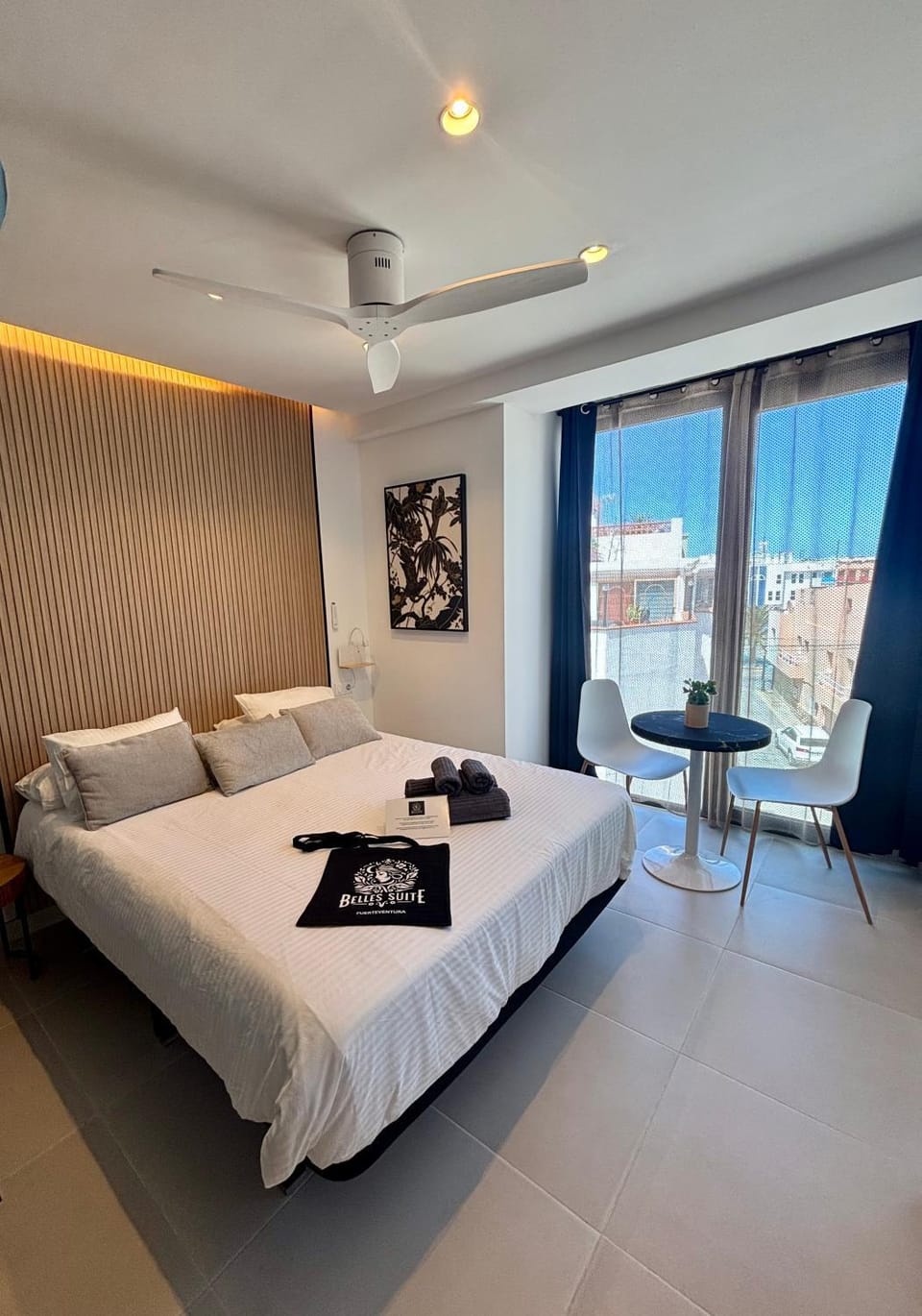 Bed, Living room, Photo of the whole room, Bedroom