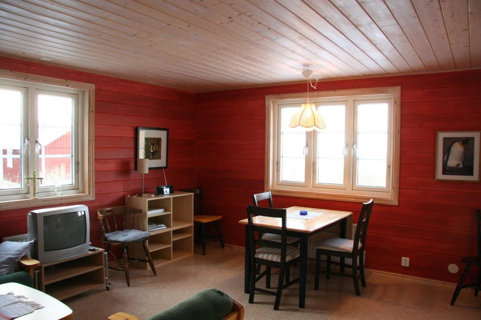 Patio, Nearby landmark, Natural landscape, Living room