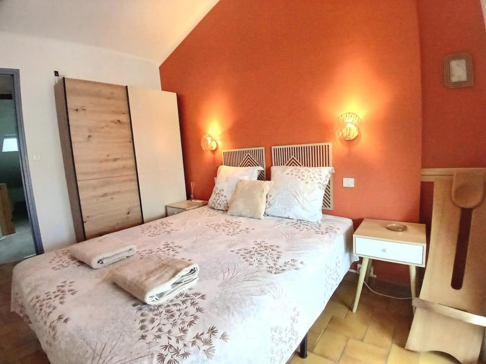 Balcony/Terrace, Photo of the whole room, Bedroom, wardrobe, air conditioner
