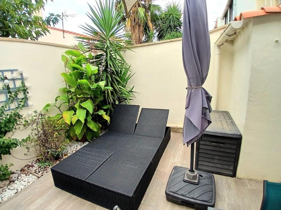 Garden, sunbed