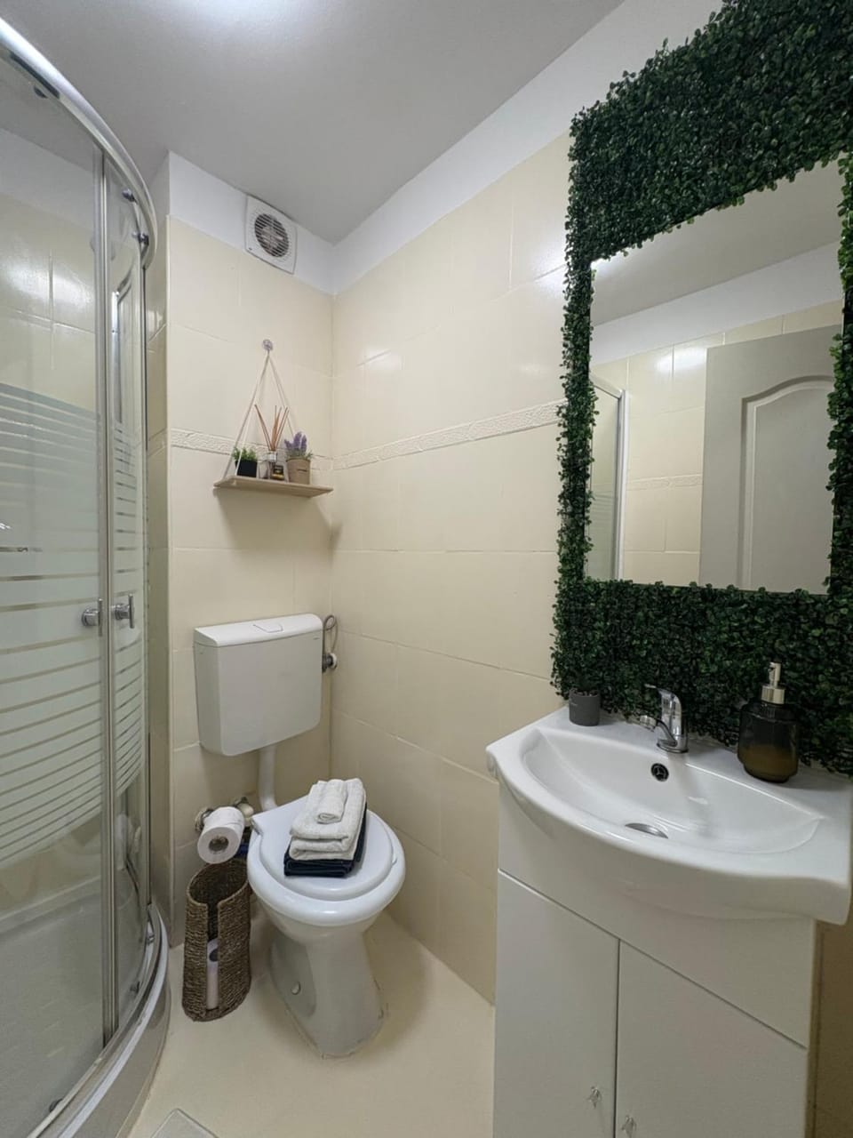 Coquette Room Apartment in Prahova, Romania