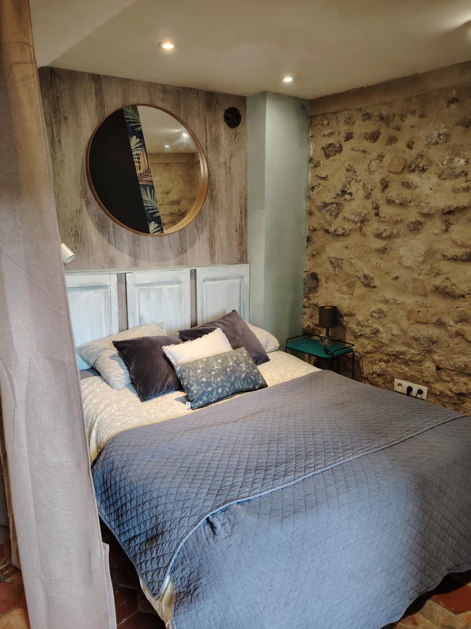 Studio atypique Apartment in Île-de-France