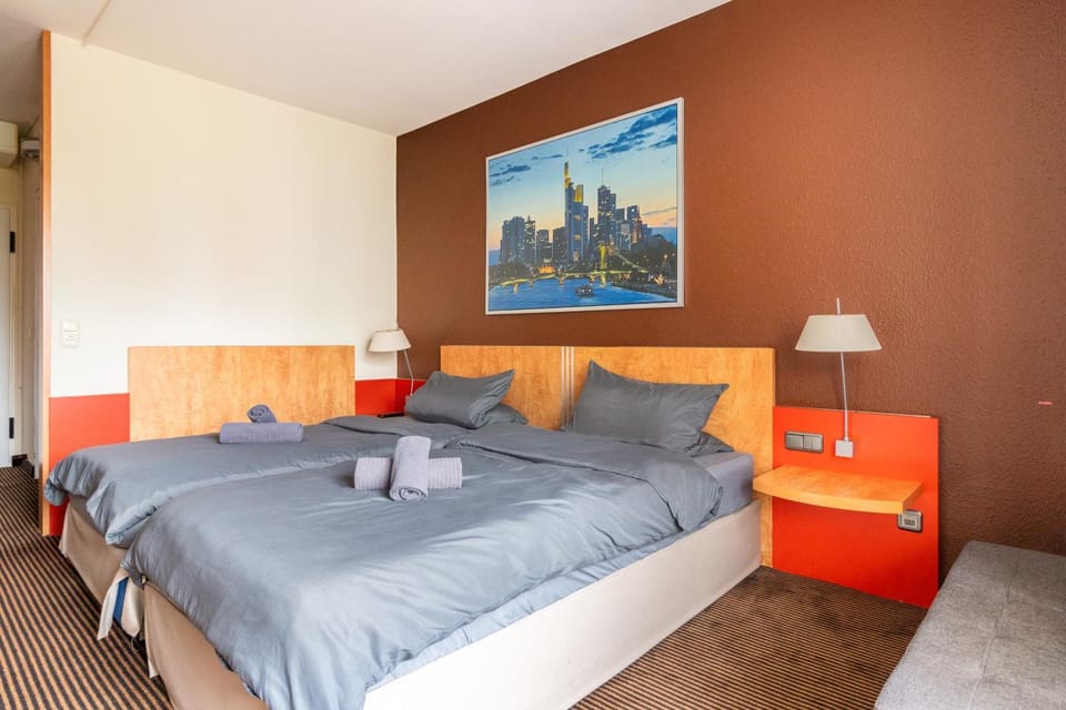 Bed, Photo of the whole room, Bedroom, towels