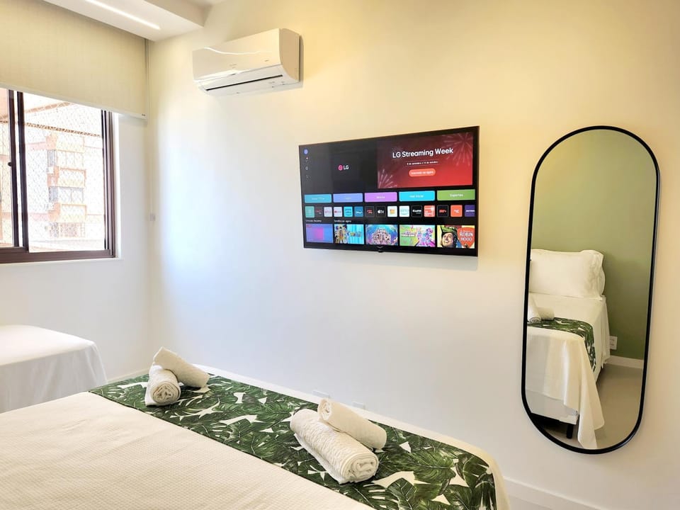 Bed, TV and multimedia, Bedroom, towels, air conditioner
