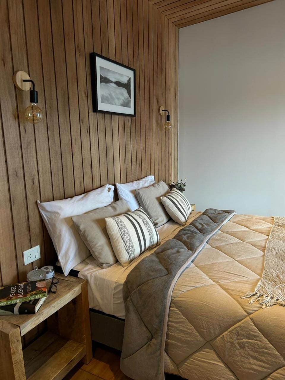 Bed, Living room, Photo of the whole room, Bedroom