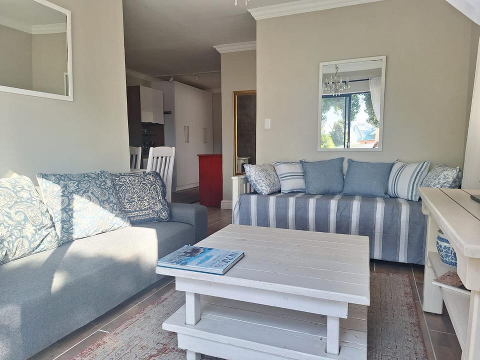 TV and multimedia, Living room, Seating area, storage, kitchen