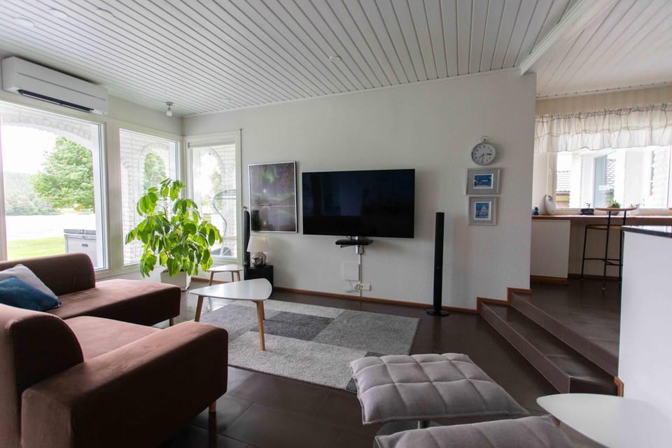 Communal lounge/ TV room, Living room