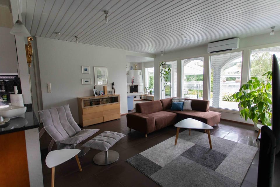 TV and multimedia, Living room, Seating area, air conditioner