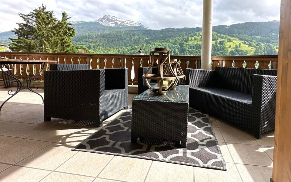 View (from property/room), Balcony/Terrace, Seating area, Mountain view