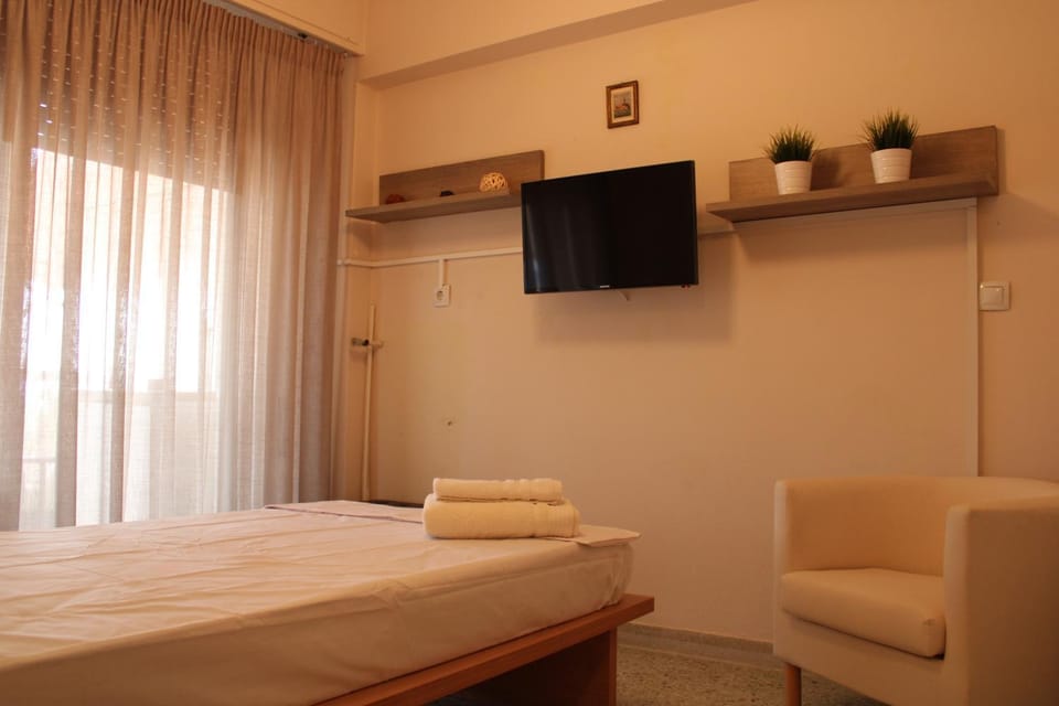 Bed, TV and multimedia, Bedroom