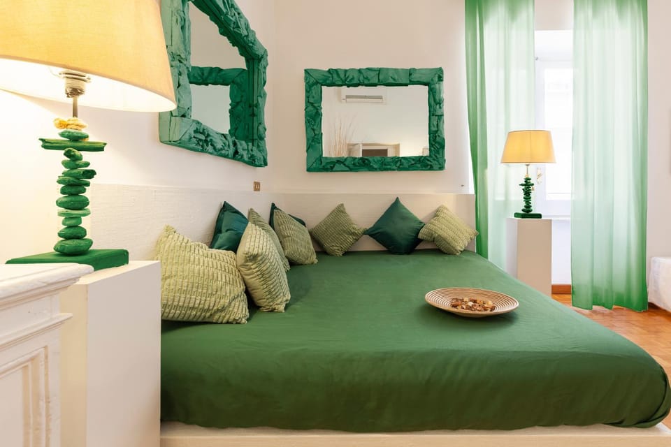 Bed, Living room, Photo of the whole room, Seating area, Bedroom