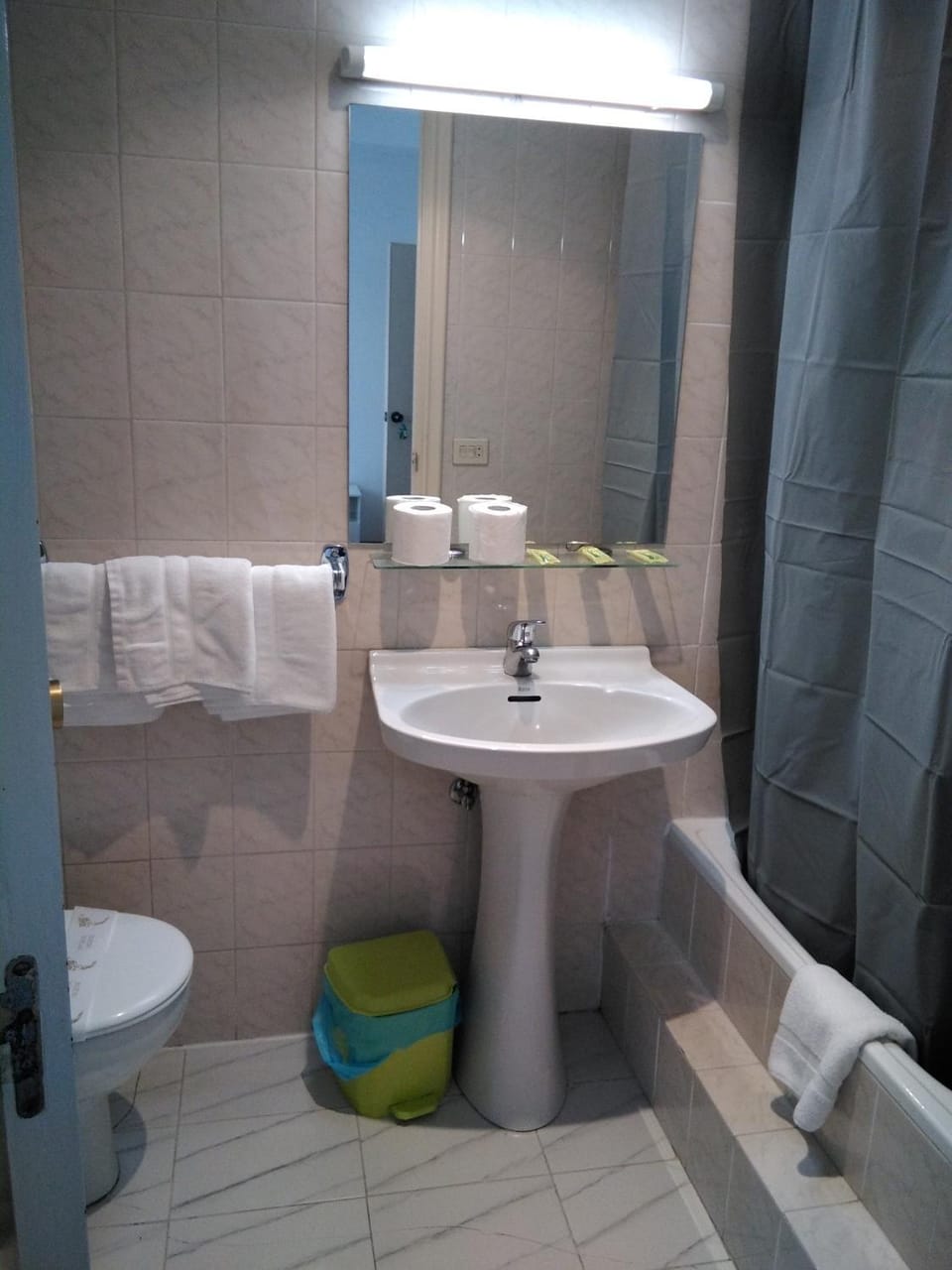 Hostal Ancla Dorada Bed and Breakfast in Vigo