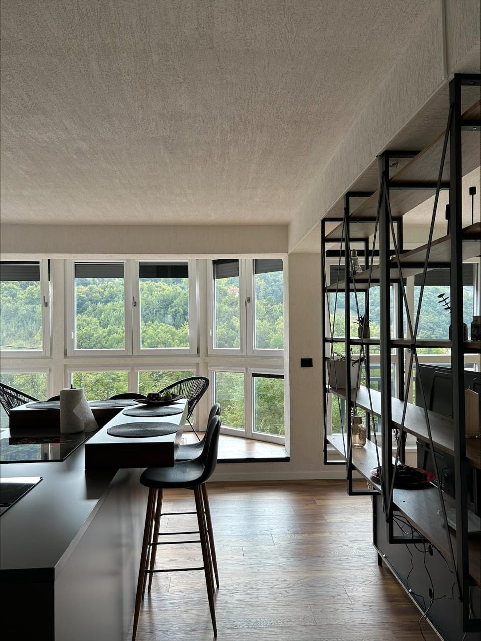 Kitchen or kitchenette, Seating area, Dining area