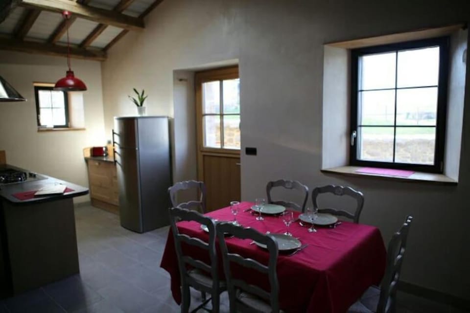 Gîte Le Bouton d'Or 3 étoiles 8 kms PuyDuFou House in Pays de la Loire