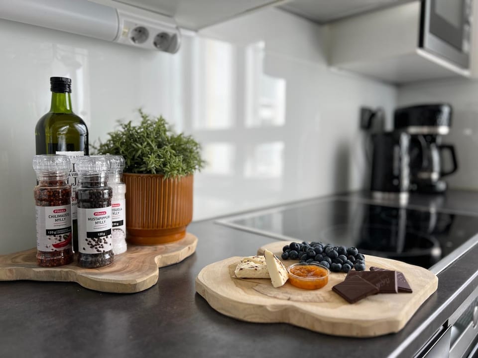 Kitchen or kitchenette, Food and drinks
