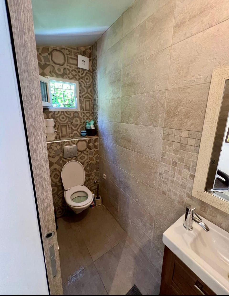 Indépendance privée avec piscine ,cuisine et parking proche hôpital nord Vacation rental in Marseille