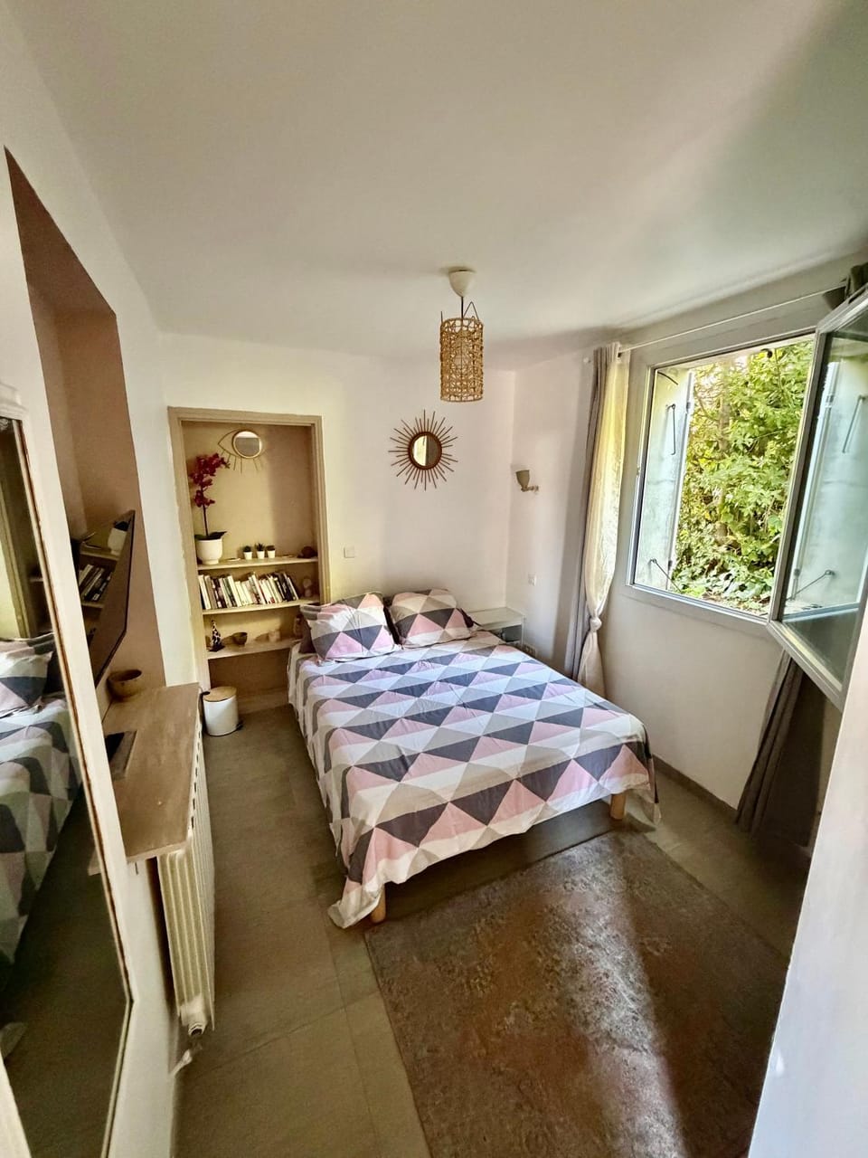 Indépendance privée avec piscine ,cuisine et parking proche hôpital nord Vacation rental in Marseille