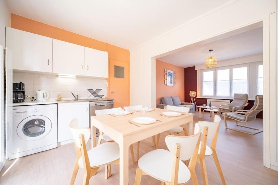 Kitchen or kitchenette, Living room, Dining area, dishwasher, oven, pet friendly, stove, washing machine