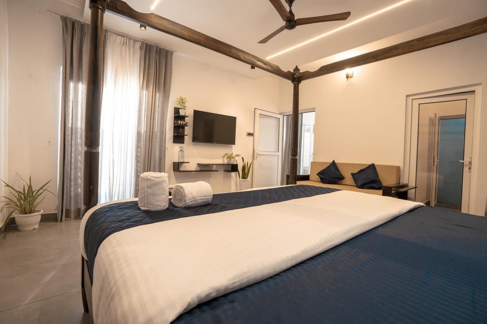 Bed, TV and multimedia, Photo of the whole room, Evening entertainment, Bedroom