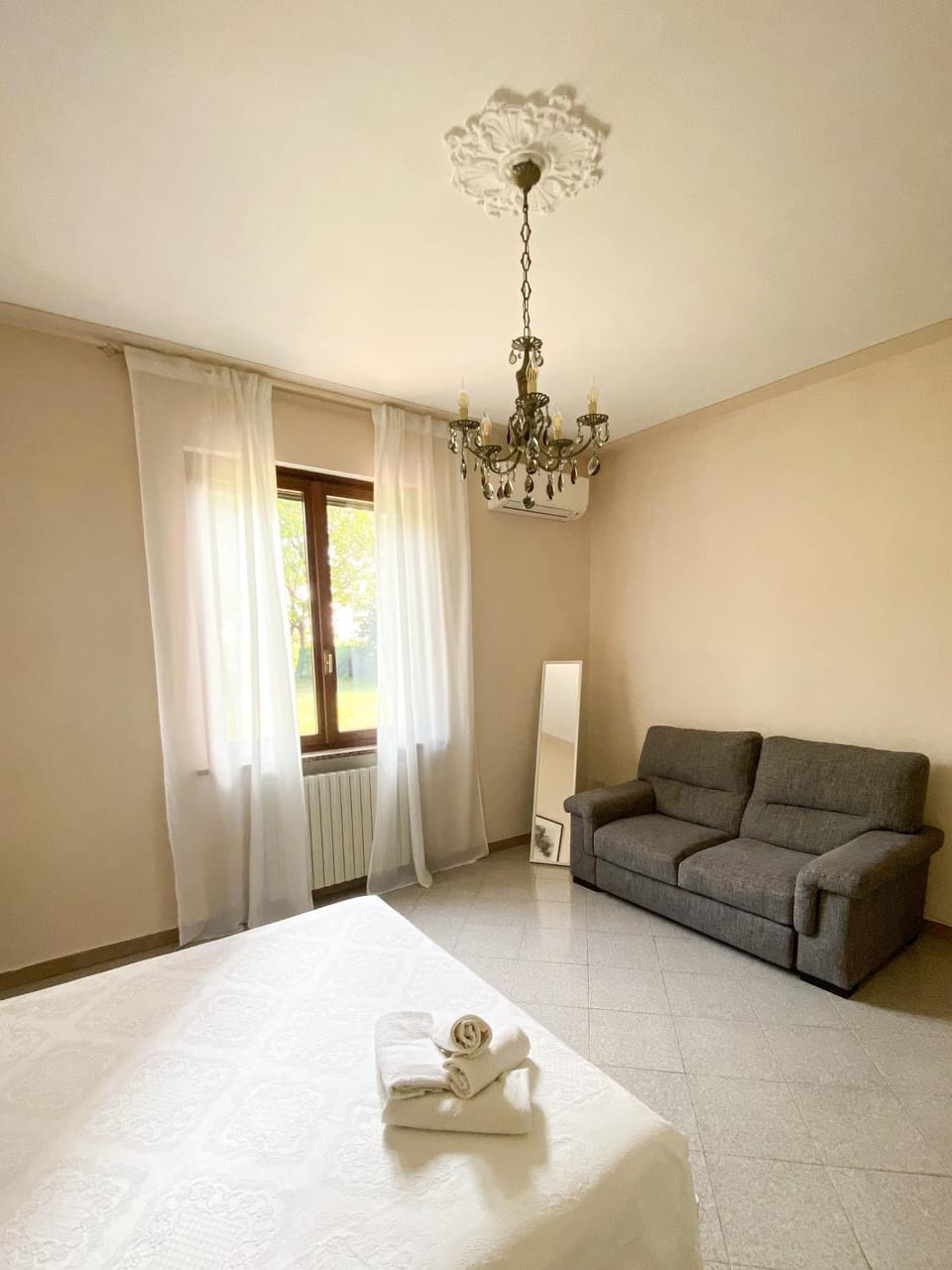 Bed, Photo of the whole room