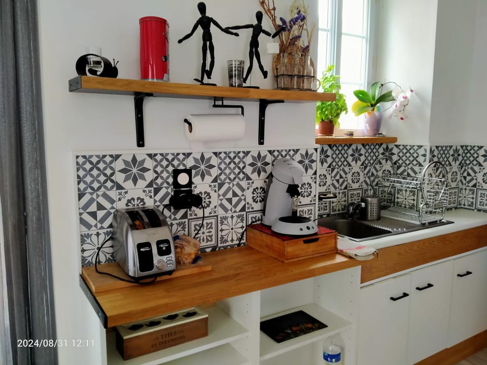 Coffee/tea facilities, toaster