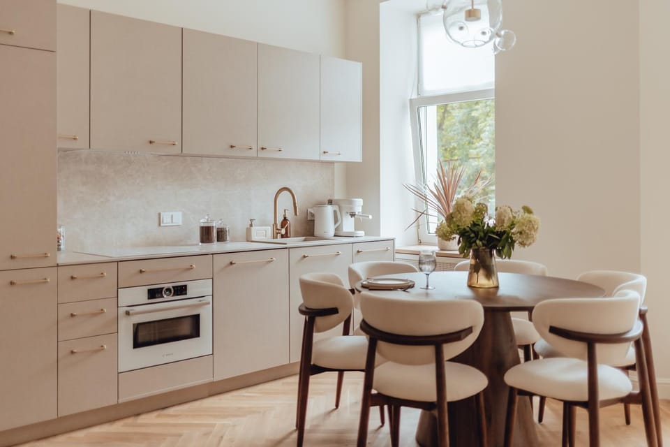 Kitchen or kitchenette, Dining area, oven, stove